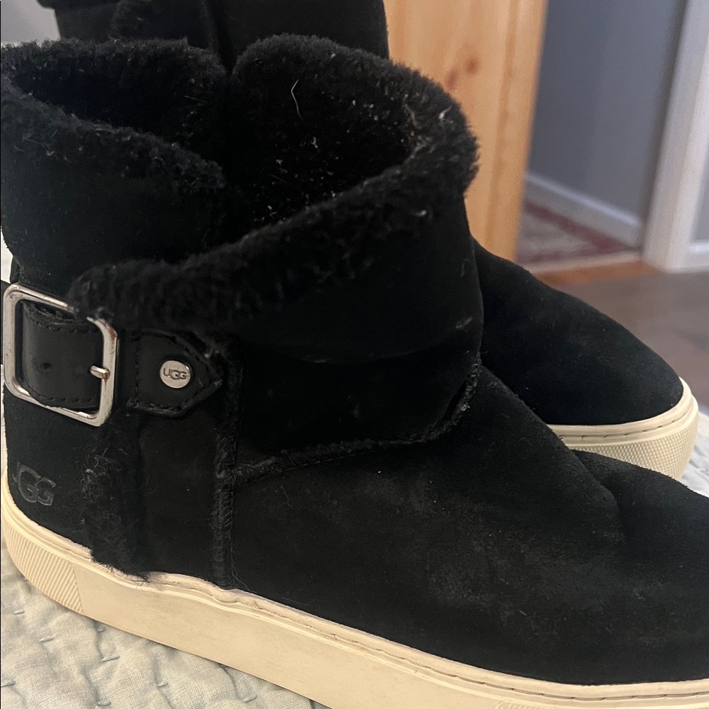 UGG Women's Black Suede Winter Boots with sheepskin lining size 6